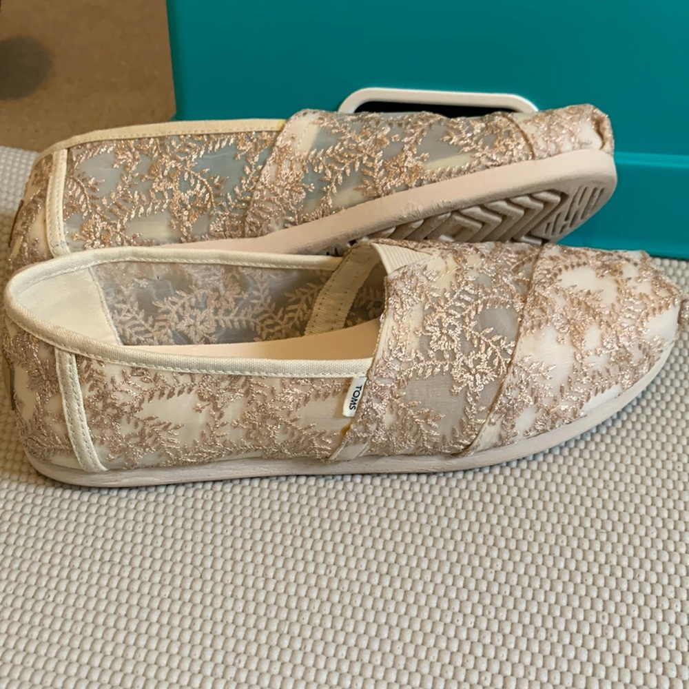 Tom’s shoes